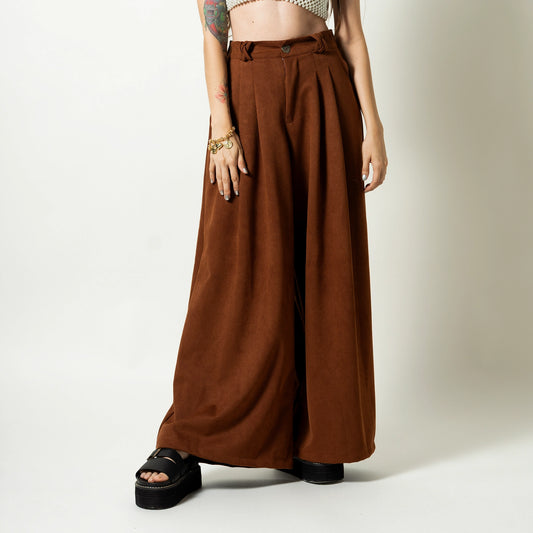 Pant Tintico Mocca de talle alto y pierna amplia, vista frontal – Ale Ardila Studios