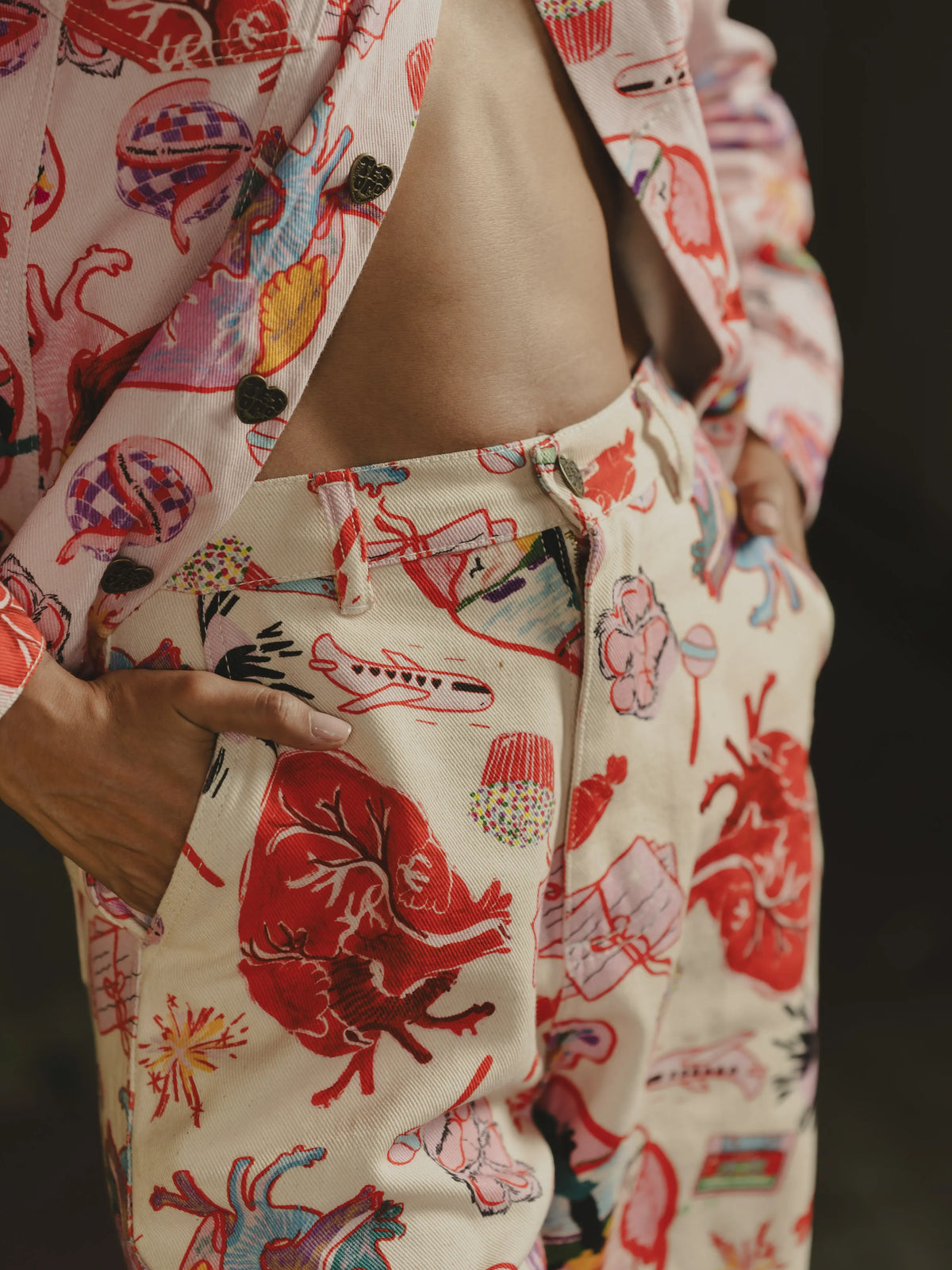 Pant Denim Serotonina – detalle estampado Serotonina