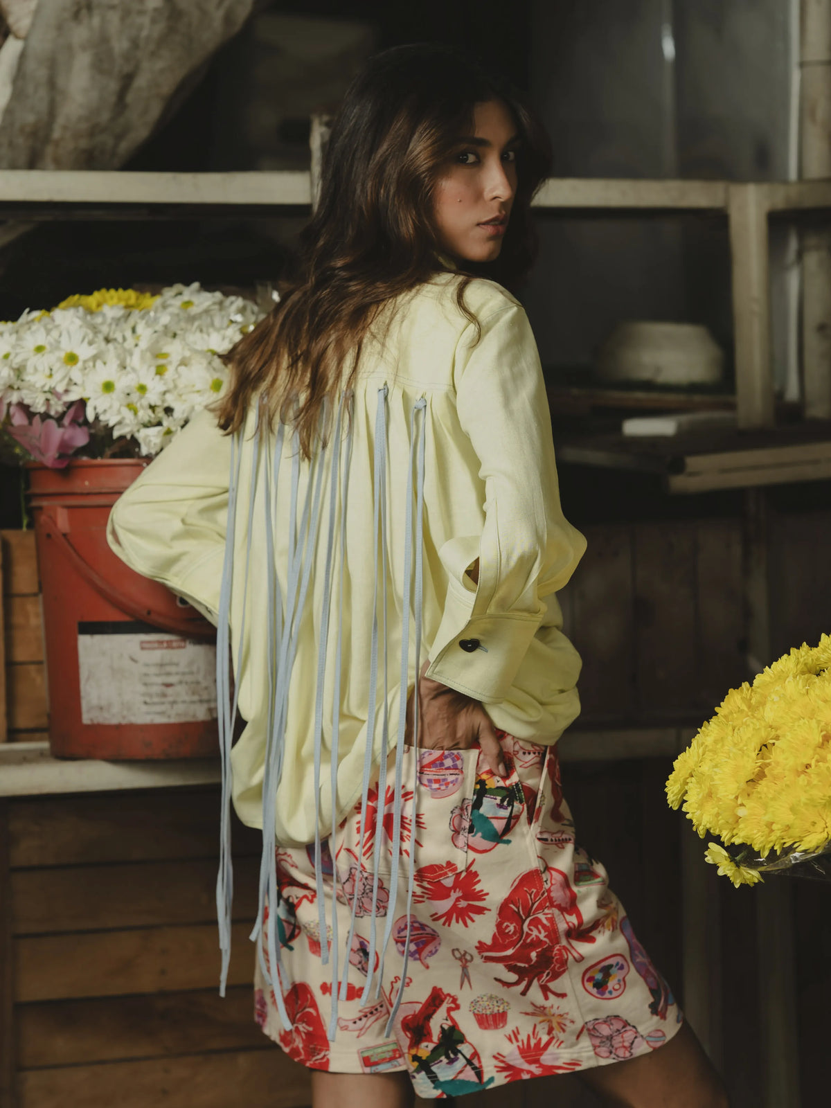 Bermuda Denim Serotonina – detalle estampado Serotonina